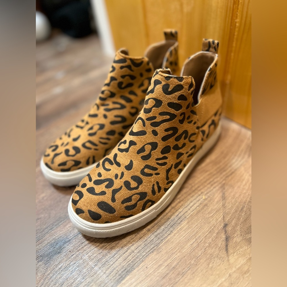 SOLD SHEIN booties size 7!